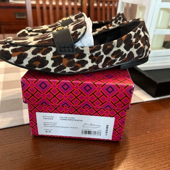 Tory Burch leopard ballet flats - Picture 3 of 5